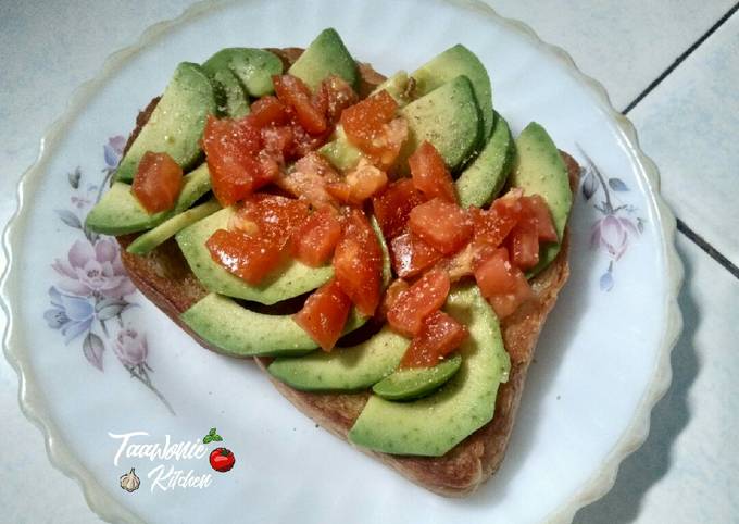 Resep Avocado Toast with Tomato Salsa yang Lezat Sekali