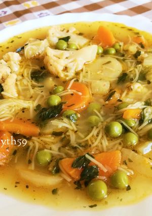 🧡Könnyű, tárkonyos vegyes zöldségleves hús, habarás, rántás nélkül - Jucus módra🧡 recept fotója