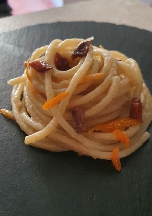 Foto di Pici in salsa di finocchio, acciughe e scorza di arancia