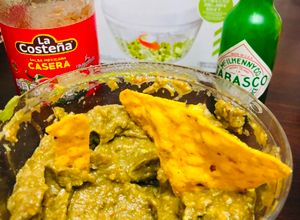 Una foto de Guacamole Japonés GUACAMOLE o AVOCADO DIP🇲🇽🇺🇾🇯🇵ガカモレ（アボカドディップ）