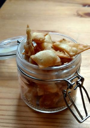 A picture of Namak Para.