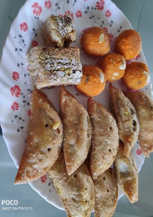A picture of Gujiya.