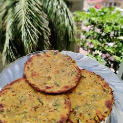 A picture of Lauki Paratha.