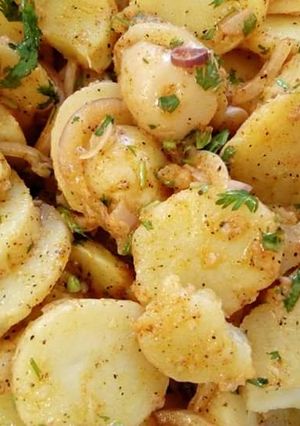 A picture of Potato Onions Salad.