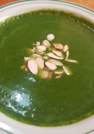 Una foto de Sopa de espinacas light
