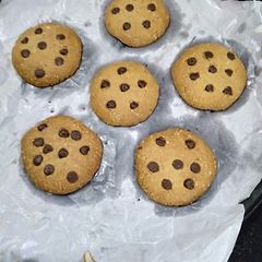 A picture of Oats chocolate chips cookies.