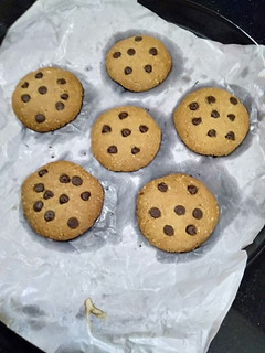 A picture of Oats chocolate chips cookies.