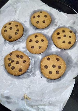 A picture of Oats chocolate chips cookies.