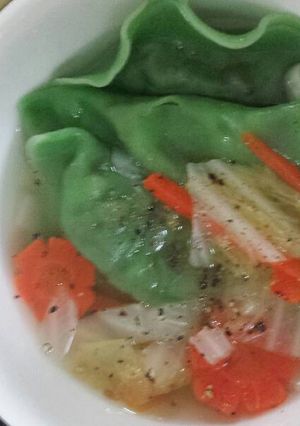 A picture of Vegetarian wonton soup.
