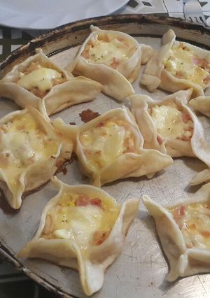 Una foto de ¡Canastitas de pollo, paleta y queso!