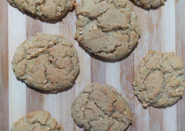 Soft and chewy herb and peanut butter cookies (no chilling)