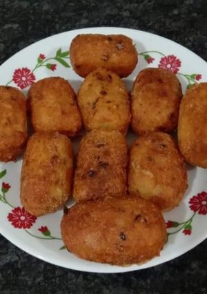 A picture of Potato nuggets.
