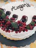 Torta di compleanno ai frutti di bosco