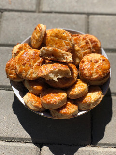 Töpörtyűs pogácsa recept fotója