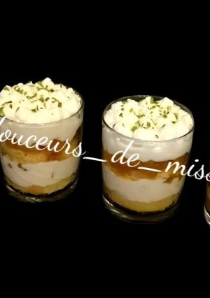 Une photo de Verrine coco, citron vert et ananas