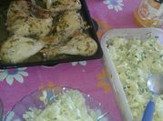 Una foto de pollo al pesto horneado