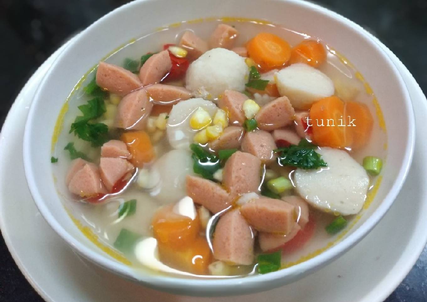 Bagaimana Membuat Sup Jagung Sosis, simpel Anti Gagal