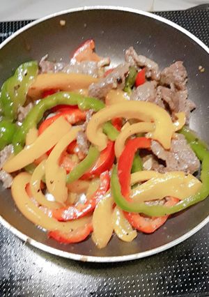 Hình của món Bò thái lát xào ớt chuông.