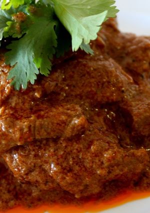A picture of Beef rendang.