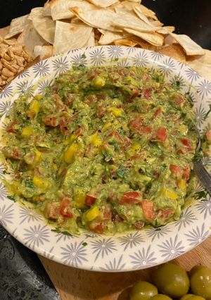 Una foto de Guacamole con mango