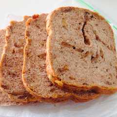 Una foto de ［en Panetera Panificadora］Pan de nuez🇺🇾🇯🇵［ホームベーカリーsiroca SHB-122使用］胡桃パン