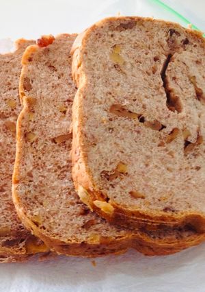Una foto de ［en Panetera Panificadora］Pan de nuez🇺🇾🇯🇵［ホームベーカリーsiroca SHB-122使用］胡桃パン