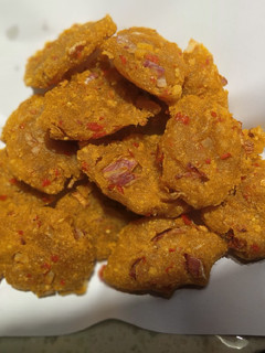 A picture of White cassava flakes cake.