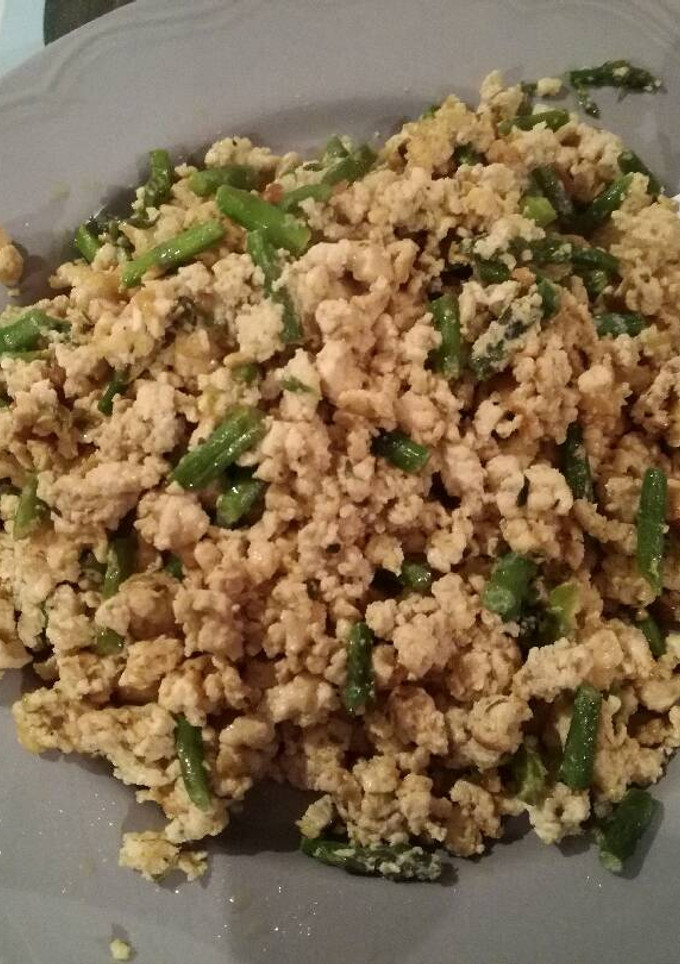 Una foto de Revuelto de tofu, huevo y espárragos trigueros con salsa de soja