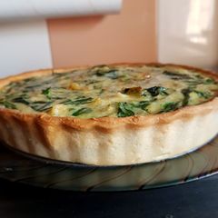 A picture of Chicken Spinach quiche.