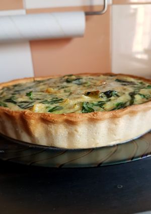 A picture of Chicken Spinach quiche.