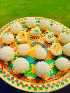 કોપરાનાં લાડુ (Coconut Ladu recipe in Gujarati) રેસીપી મુખ્ય ફોટો