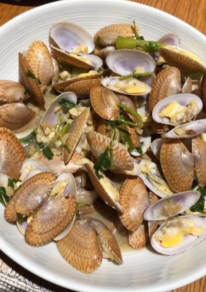 A picture of Clam with Celery and Spring Onion.
