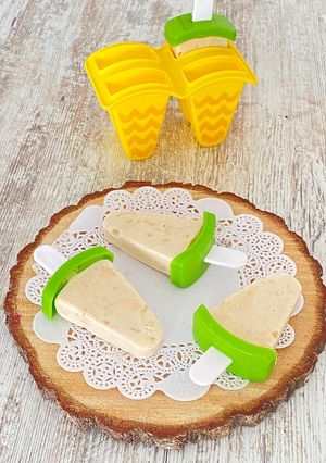 Une photo de Glace banane /cacahuètes