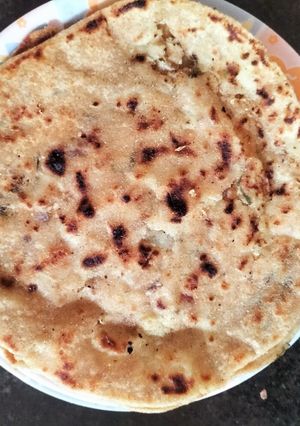 A picture of Aloo paratha.