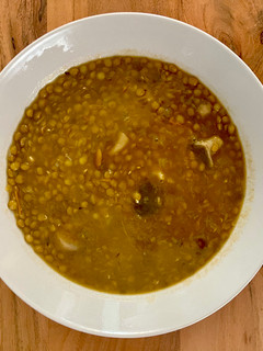 Una foto de 🥣 Lentejas con setas 🍄