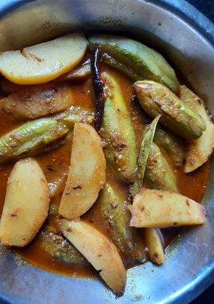 আলু পটলের নিরামিষ তরকারি (aloo potoler niramish tarkari recipe in Bengali) রেসিপির প্রধান ছবি