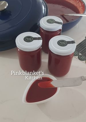 A picture of Strawberry Jam with Pectin.