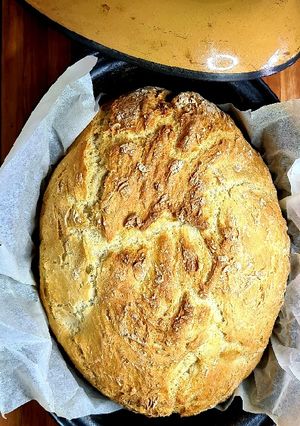 A picture of The easiest 4 ingredient, no-knead bread 🥖.