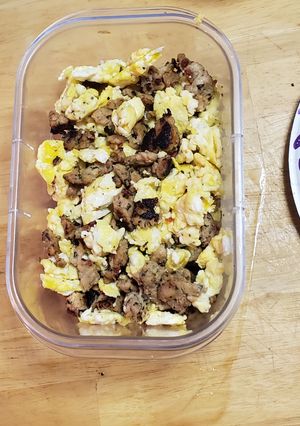 A picture of Chicken bruschetta scramble.