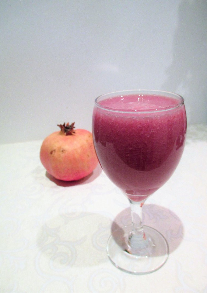 Una foto de Batido de plátano y granada