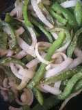 Pimientos con cebolla salteados