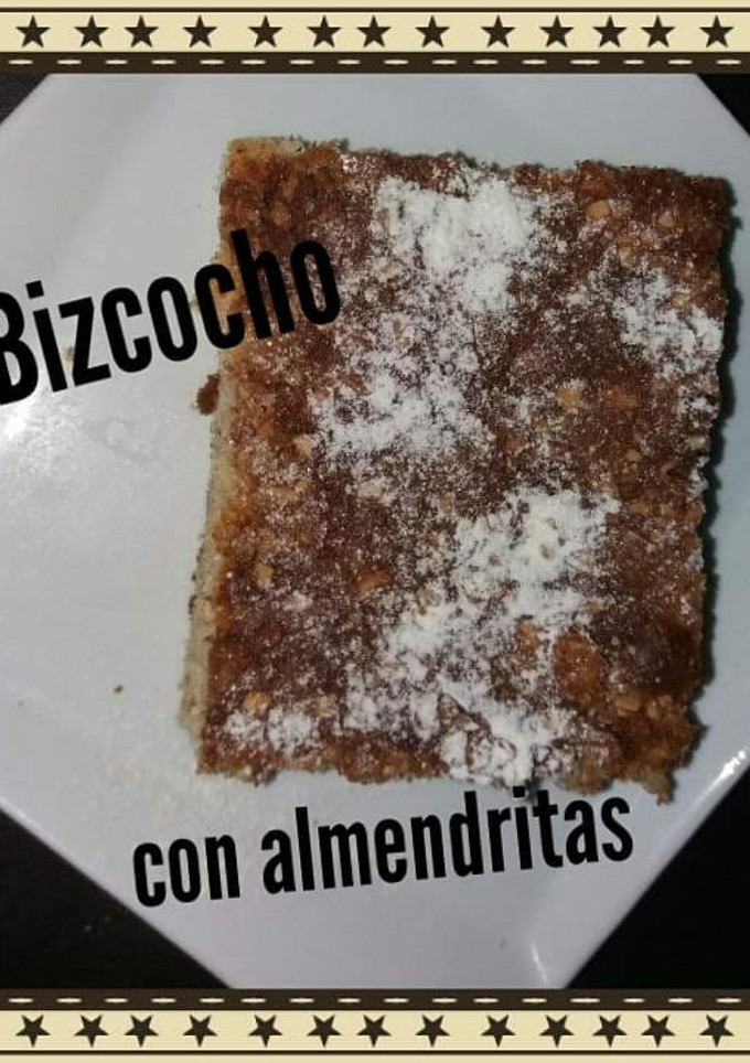 Una foto de Bizcocho de Magdalena con almendritas