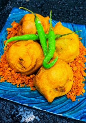 बटाटे वडे (batate vade recipe in marathi) रेसिपी चे मुख्य फोटो 
