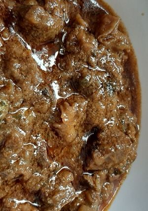 A picture of Kaleji pepsa curry.