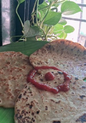 A picture of Multigrain aata Instant Aloo paratha.
