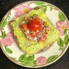 A picture of Restaurant Style Avocado 🥑 Toast With Salsa.