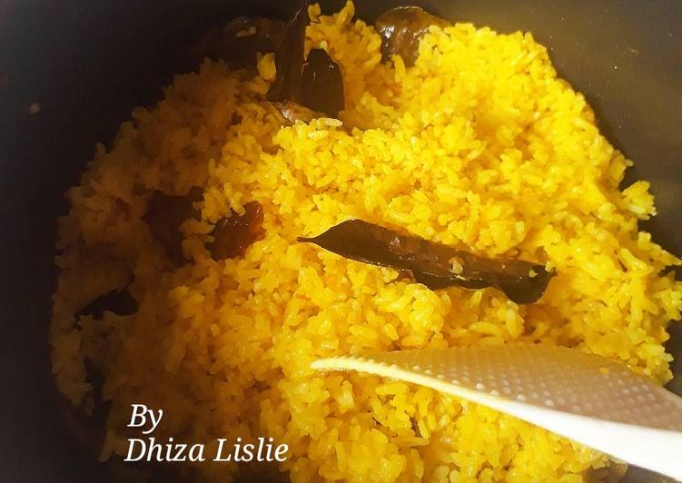 Nasi kuning rice cooker gurih & enakkk