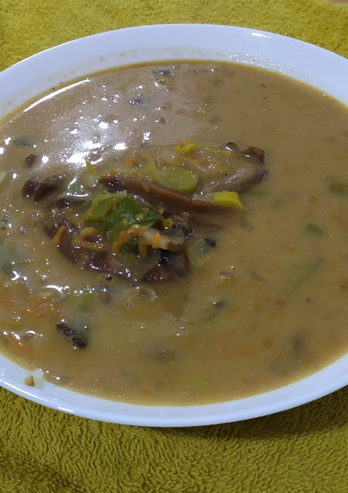 Una foto de Sopa de hongos