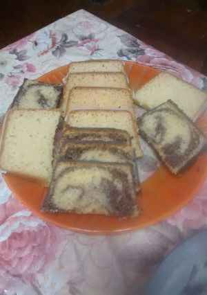 Una foto de Budín de manteca. De limón y otro marmolado muyyy fácil