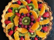 Una foto de postres con kiwi